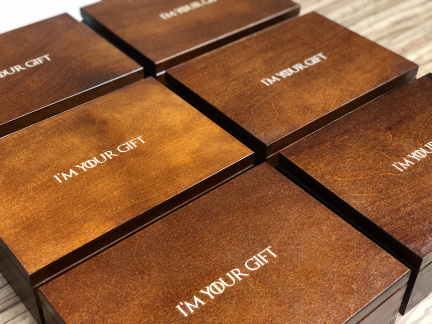 Dřevěné krabičky na zakázku s gravírováním Vašeho loga